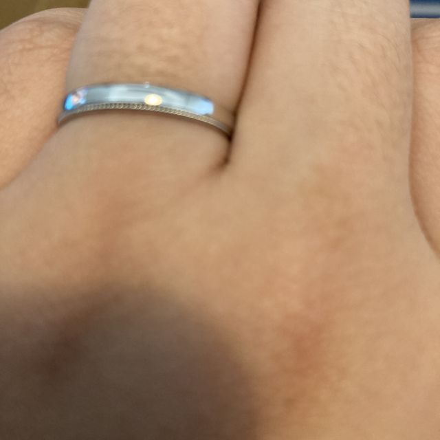 【アイプリモ(I-PRIMO)の口コミ】 まず、指輪のデザインは職業柄派手なものはつけられないので、シンプルな…