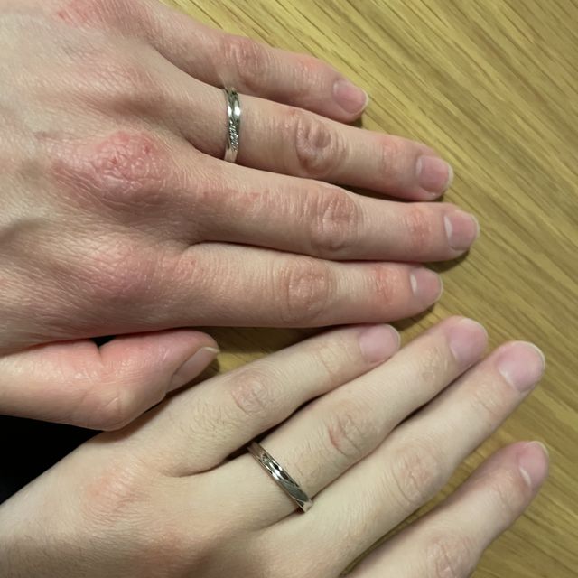 【エクセルコダイヤモンド(EXELCO DIAMOND)の口コミ】 指輪のデザインが気に入り決めました。一般的な細身のデザインと違い、若…