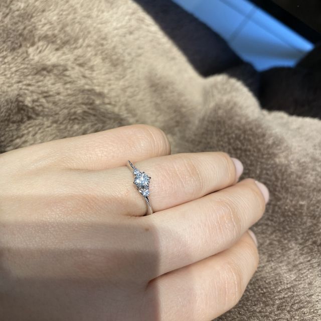 【エクセルコダイヤモンド(EXELCO DIAMOND)の口コミ】 ダイヤモンドの輝きが違い、光り輝いているところが気に入りました。この…