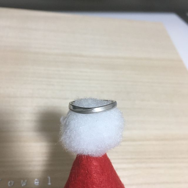 【アイプリモ(I-PRIMO)の口コミ】 シンプル且つ他にはないデザインです。
ただの輪ではなく、斜めにラインが…