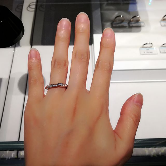【銀座ダイヤモンドシライシの口コミ】 何といってもデザインです。ずっと王道のエタニティリングを探していたの…