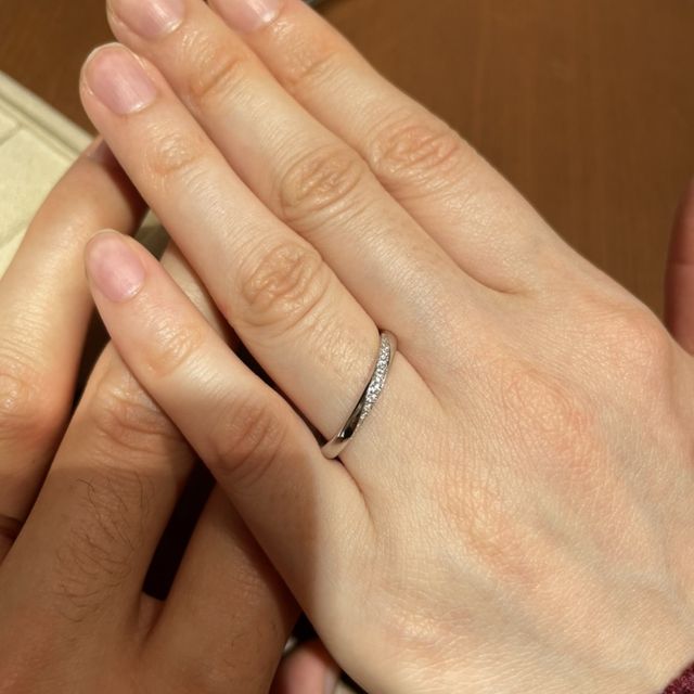 【TRECENTI(トレセンテ)の口コミ】 ダイヤモンドがキラキラ輝いて、とても綺麗でした。シンプルなデザインな…