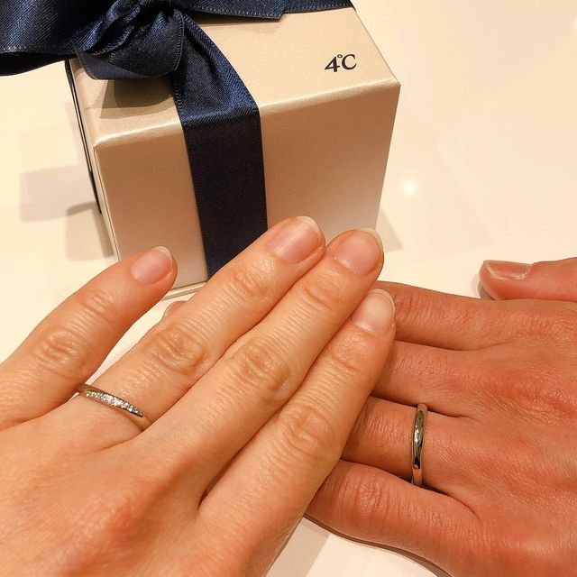 【4℃ BRIDAL(ヨンドシーブライダル)の口コミ】 デザインと付けた時の雰囲気がとても良かったため。

散りばめられたダイ…