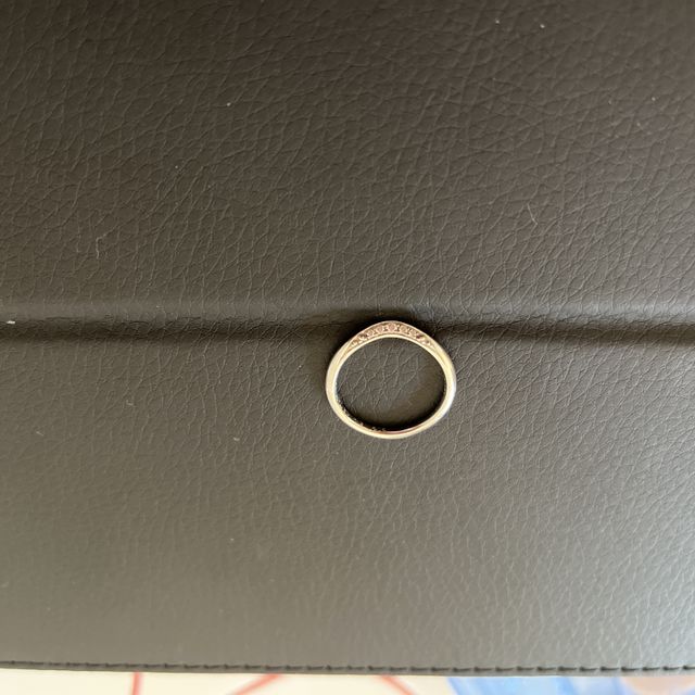 【ケイウノ ブライダル(K.UNO BRIDAL)の口コミ】 ミッキーミニーデザインの指輪で、両端に小さくミッキーシルエットがある…