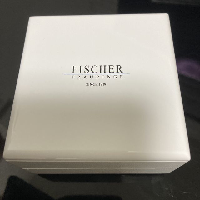 【FISCHER(フィッシャー)の口コミ】 妻の気にいる指輪をと思ってほとんど妻に任せっきりでしたが唯一自分と妻…