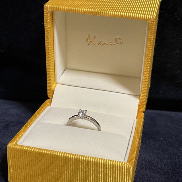 【ケイウノ ブライダル(K.UNO BRIDAL)の口コミ】 ダイヤ一粒タイプのプラチナの指輪。
ダイヤの爪は4つで、ダイヤを出来る…