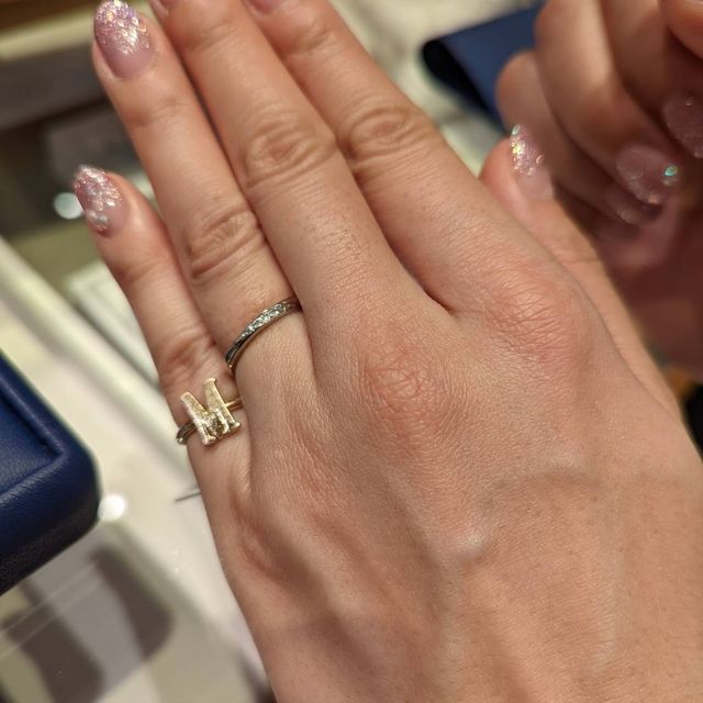 【銀座ダイヤモンドシライシの口コミ】 最初はお互いに好みのタイプを見せてもらいました。それぞれ全部で5種類く…