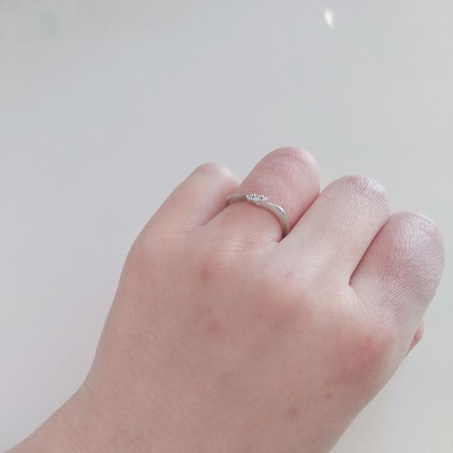 【アイプリモ(I-PRIMO)の口コミ】 ダイヤがついており、指が細くみえるようなデザインが良かったため。スタ…
