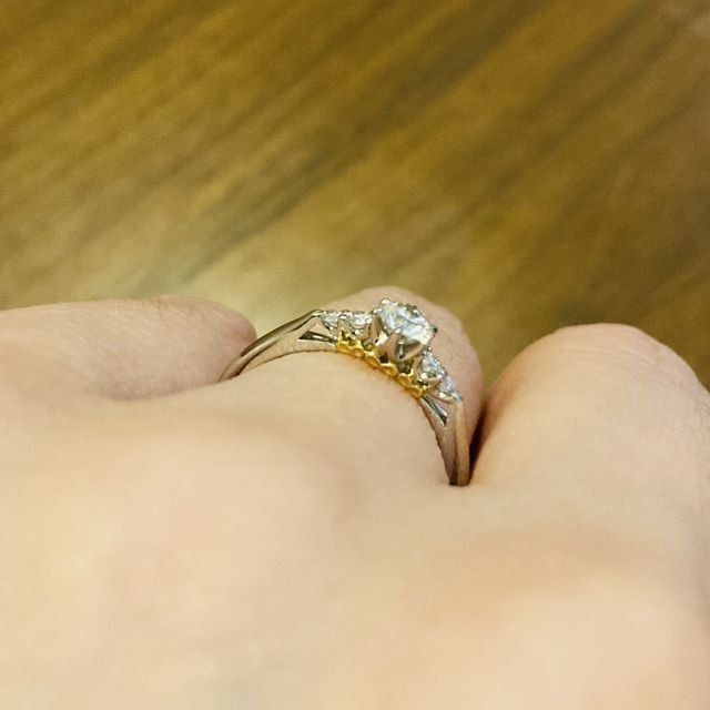 【エクセルコダイヤモンド(EXELCO DIAMOND)の口コミ】 ダイヤモンドの輝きがきれいだった事、そして、デザインが素敵だったこと…