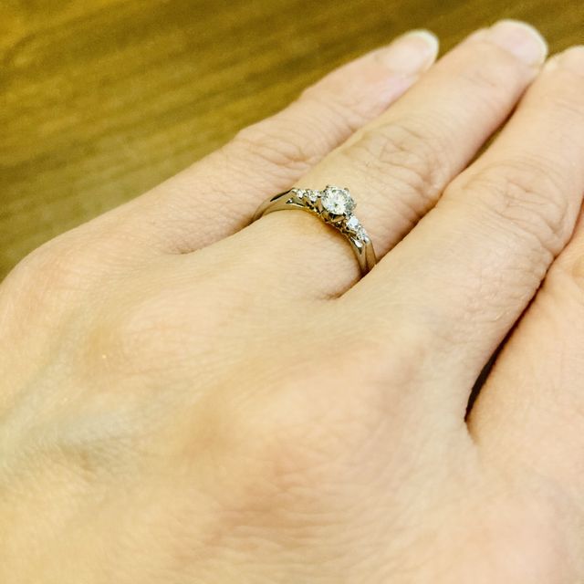 【エクセルコダイヤモンド(EXELCO DIAMOND)の口コミ】 ダイヤモンドの輝きがきれいだった事、そして、デザインが素敵だったこと…