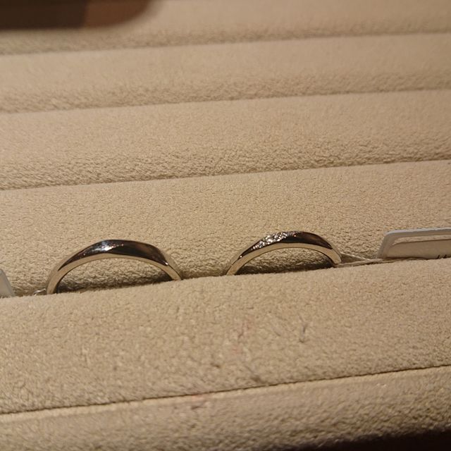 【TRECENTI(トレセンテ)の口コミ】 斜めに入った石がとても素敵で、指もきれいに見える上にさりげない石の輝…