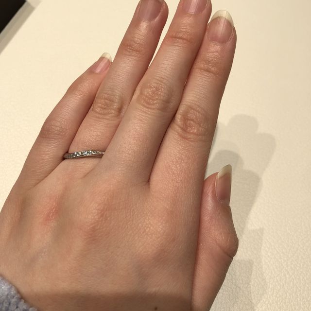 【アイプリモ(I-PRIMO)の口コミ】 ウェーブラインで際までダイヤが入っており派手すぎず上品な華やかさが気…