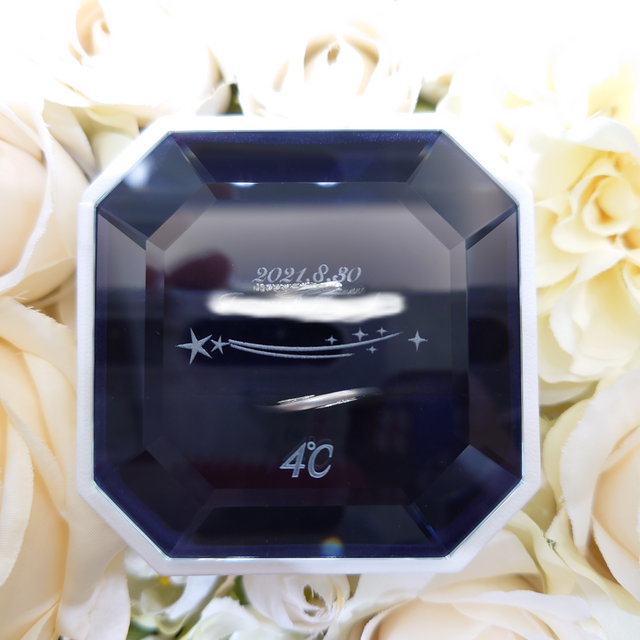 【4℃ BRIDAL(ヨンドシーブライダル)の口コミ】 プラチナで探していたのですが、婚約指輪はなかったため、石の入っている…