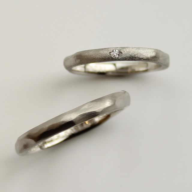 【ringram(リングラム)の口コミ】 2人で手作りできることが第一優先でした。
そして、素材感がマットで、表…