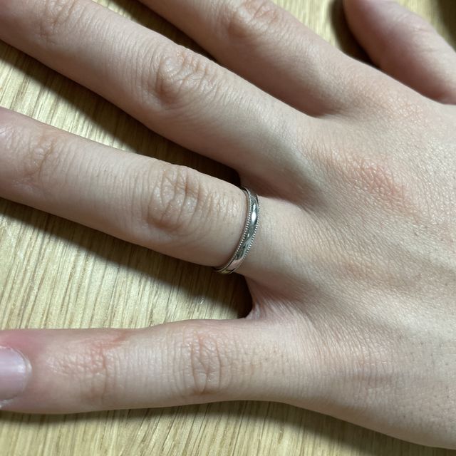 【銀座ダイヤモンドシライシの口コミ】 シンプルなリングが好きだったので、シンプルなデザインだった事が決めて…