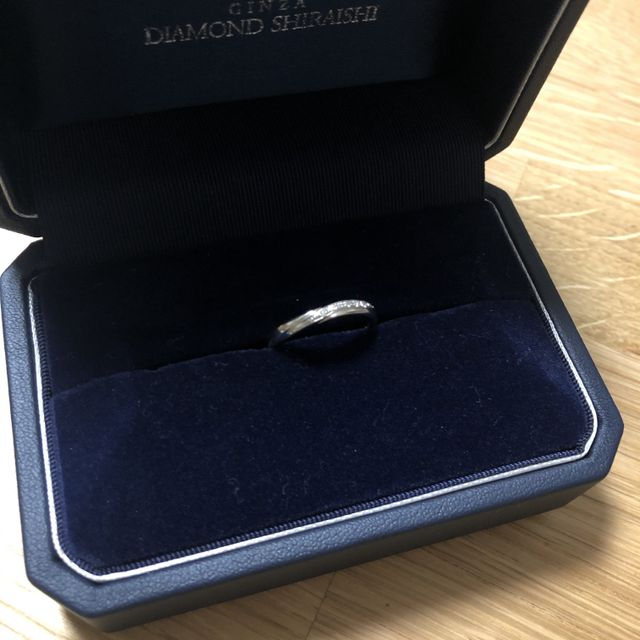 【銀座ダイヤモンドシライシの口コミ】 シンプルなデザインが好きだったのでそれが決めてです。結婚後も仕事をす…