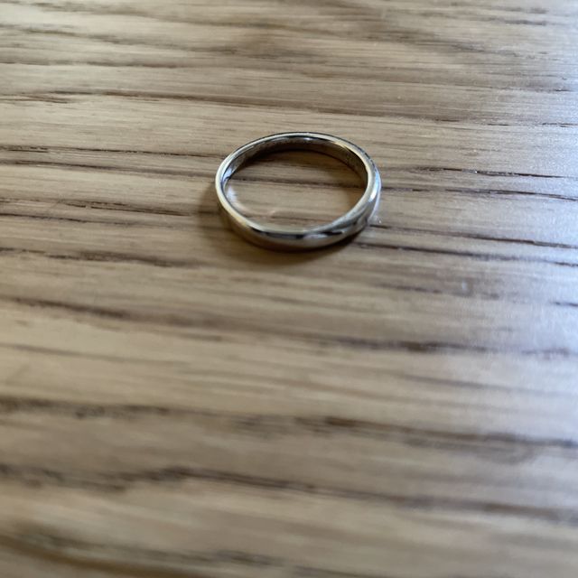 【銀座ダイヤモンドシライシの口コミ】 形やデザインをいろいろと見させていただきました。その中で普段からつけ…