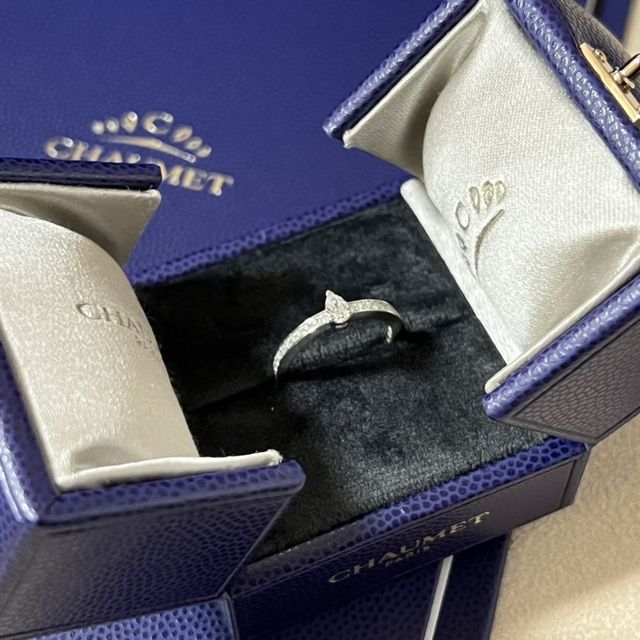 【ショーメ(CHAUMET)の口コミ】 立て爪のいわゆる婚約指輪の形は、引っかけてしまいそうで心配だったので…