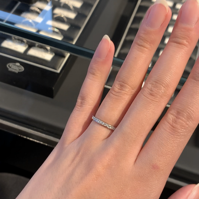 【エクセルコダイヤモンド(EXELCO DIAMOND)の口コミ】 ハーフエタニティタイプを探していて、毎日着用することを考えて、レール…