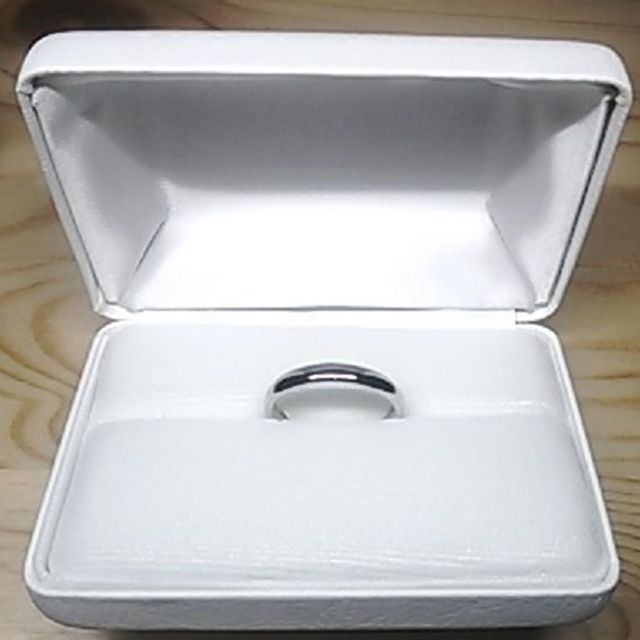 【IZURUの口コミ】 シンプルな甲丸タイプの結婚指輪を探していました。
指輪のサイトをいくつ…