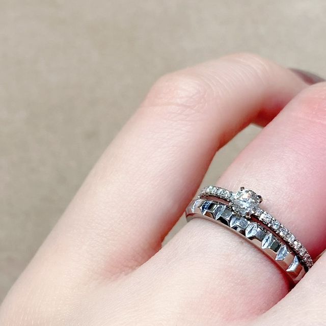 【ブシュロン(BOUCHERON)の口コミ】 パリの石畳をイメージしているそうです。石はついていませんが、デザイン…