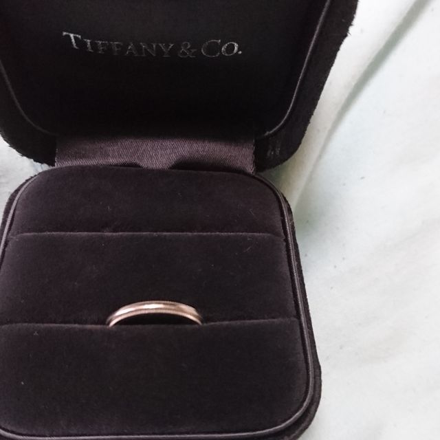 【ティファニー(Tiffany & Co.)の口コミ】 私はもともとシンプルなデザインの指輪が希望でした
。旦那さんは金銭的的…