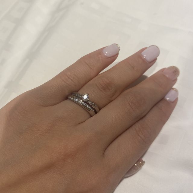 【4℃ BRIDAL(ヨンドシーブライダル)の口コミ】 婚約指輪も4℃ブライダルで購入し、絶対にこの婚約指輪に合うウェーブの結…