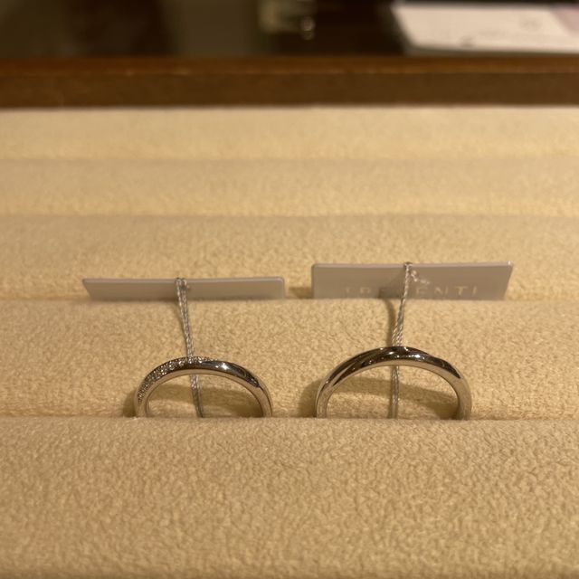 【TRECENTI(トレセンテ)の口コミ】 シンプルなのにしっかりとダイヤの輝きがあり、斜めに入ることでどの角度…
