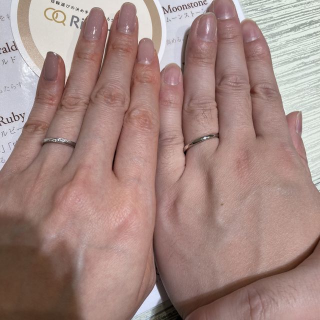 【TRECENTI(トレセンテ)の口コミ】 斜めにダイヤが入っていて指が綺麗に見えるデザインと、リングの内側の加…