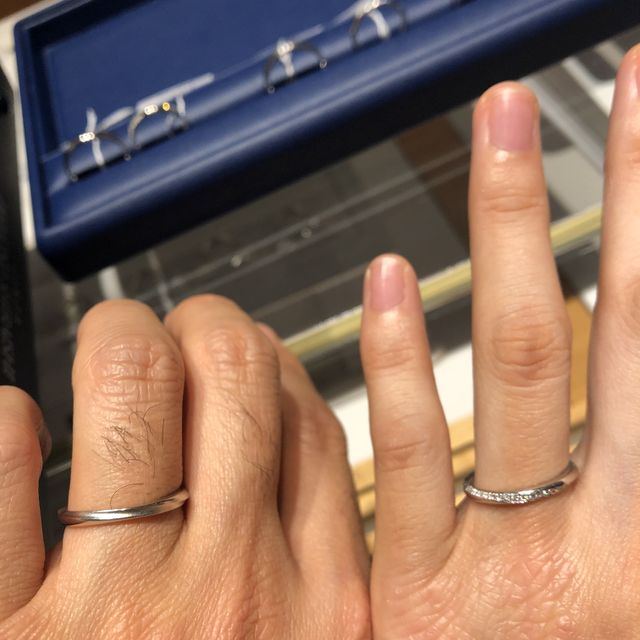 【銀座ダイヤモンドシライシの口コミ】 ストレートでシンプルだけど少しデザインあるもの、着け心地のよい内甲丸…