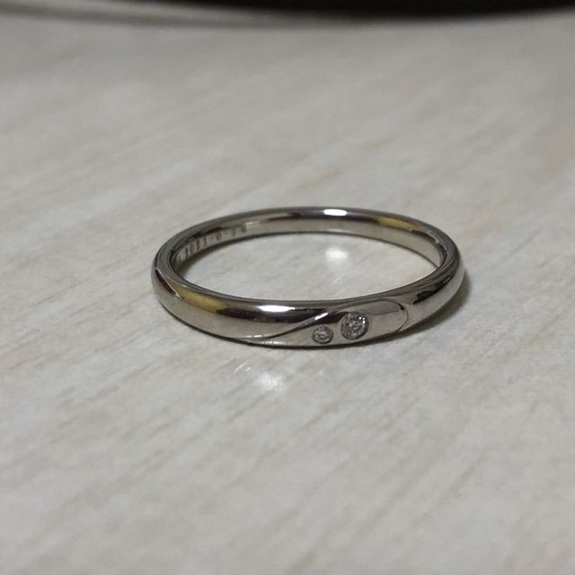 【4℃ BRIDAL(ヨンドシーブライダル)の口コミ】 デザインがかわいい。重ねるとハートになり、シンプルで普段使いしやすい…