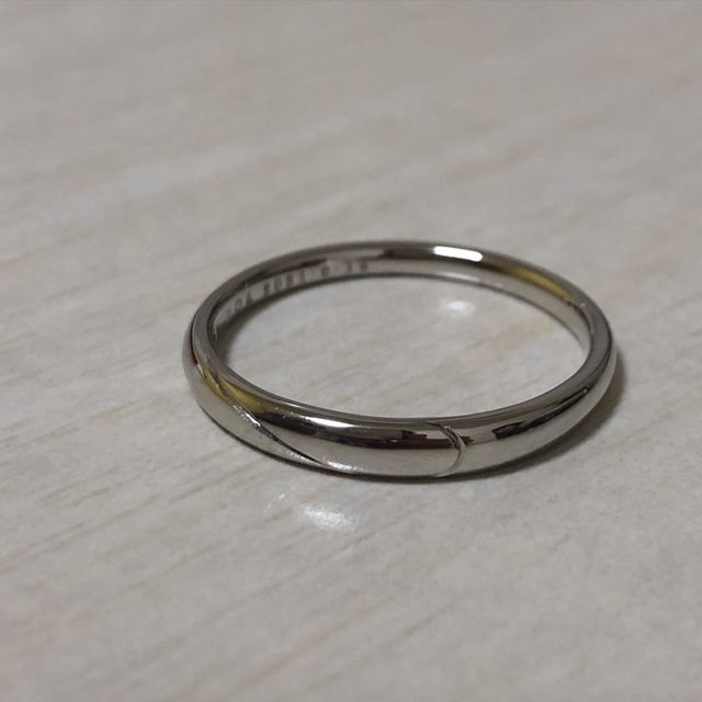 【4℃ BRIDAL(ヨンドシーブライダル)の口コミ】 デザインがかわいい。重ねるとハートになり、シンプルで普段使いしやすい…