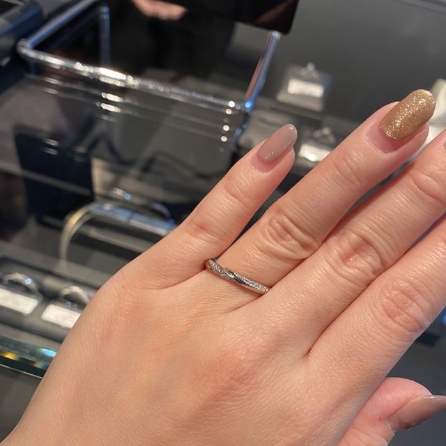 【エクセルコダイヤモンド(EXELCO DIAMOND)の口コミ】 一目惚れでした。デザインがとても可愛く、どの角度からもダイヤモンドが…