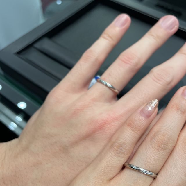 【ラザール ダイヤモンド(LAZARE DIAMOND)の口コミ】 手に馴染みがよく、さりげなく付けられる
デザイン的に指が細く見えて、少…