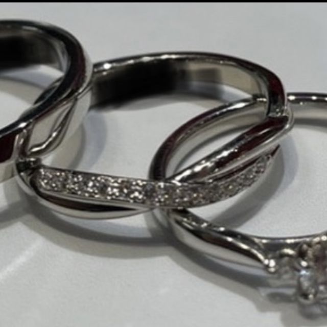 【ラザール ダイヤモンド(LAZARE DIAMOND)の口コミ】 指輪のデザインが他のブランドにはない形で気に入りました。2人で違う種類…