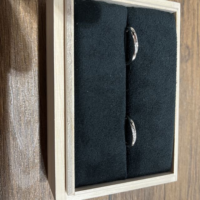 【出雲結(いずもゆい)の口コミ】 男性用はシンプルにまとまっており、女性用はプラスで石がくどくない感じ…