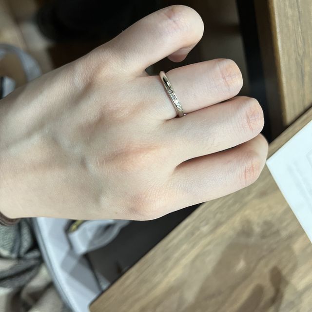 【出雲結(いずもゆい)の口コミ】 男性用はシンプルにまとまっており、女性用はプラスで石がくどくない感じ…