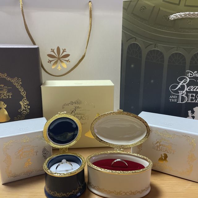 【Sainte Pure(セントピュール)の口コミ】 婚約指輪を普段使いしたかったので、セットリングは絶対でした。
台座がお…