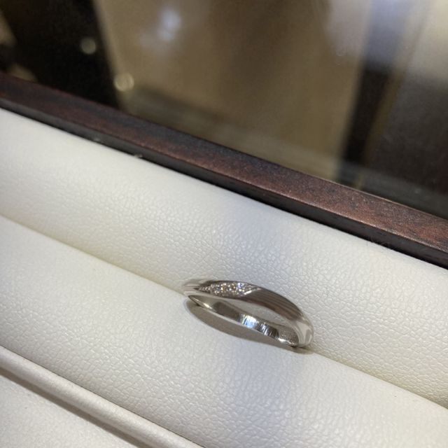 【杢目金屋(もくめがねや)の口コミ】 木目が特徴的でどこを見ても綺麗な模様が入った指輪でした。着用すると肌…