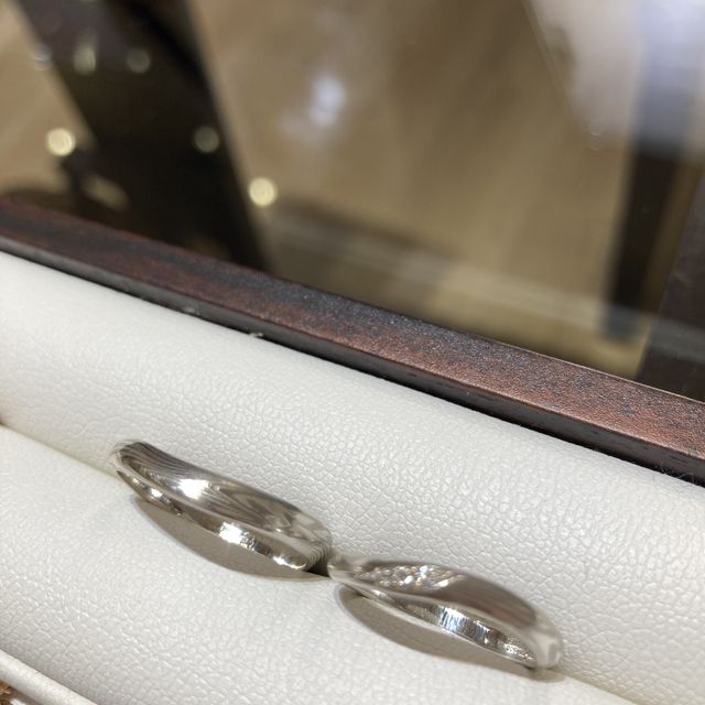 【杢目金屋(もくめがねや)の口コミ】 木目が特徴的でどこを見ても綺麗な模様が入った指輪でした。着用すると肌…