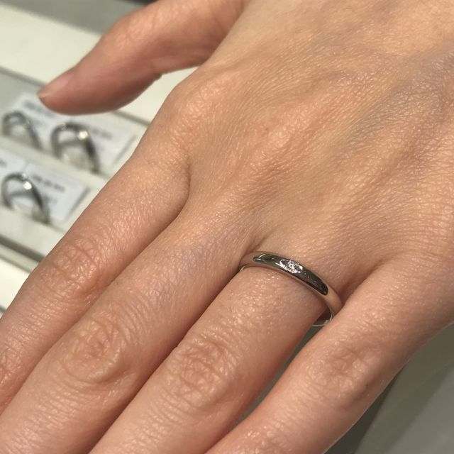 【アイプリモ(I-PRIMO)の口コミ】 デザインはとてもシンプルです。ダイヤがついている結婚指輪と決めていて…