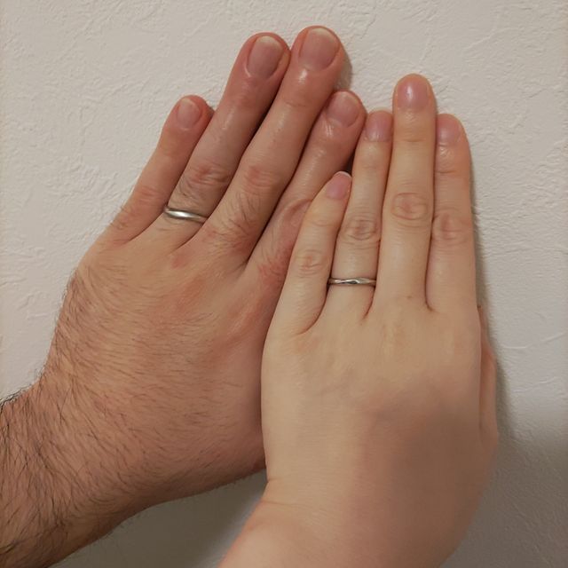 【銀座ダイヤモンドシライシの口コミ】 職場にも付けていけるような、ダイヤなしのシンプルなデザインだったこと…