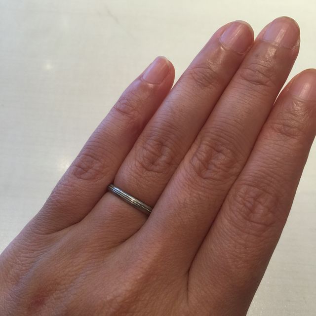 【バーニーズニューヨーク(BARNEYS NEW YORK)の口コミ】 真ん中にミルが入って 一周しています。あまりキラキラしたので好きではな…