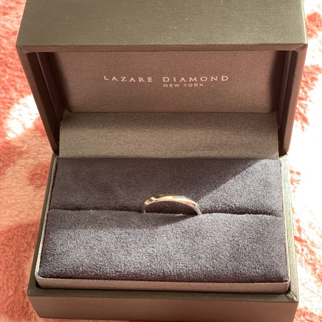 【ラザール ダイヤモンド(LAZARE DIAMOND)の口コミ】 シンプルなデザインのものを選ぶべきなのか悩みましたが、どちらかという…