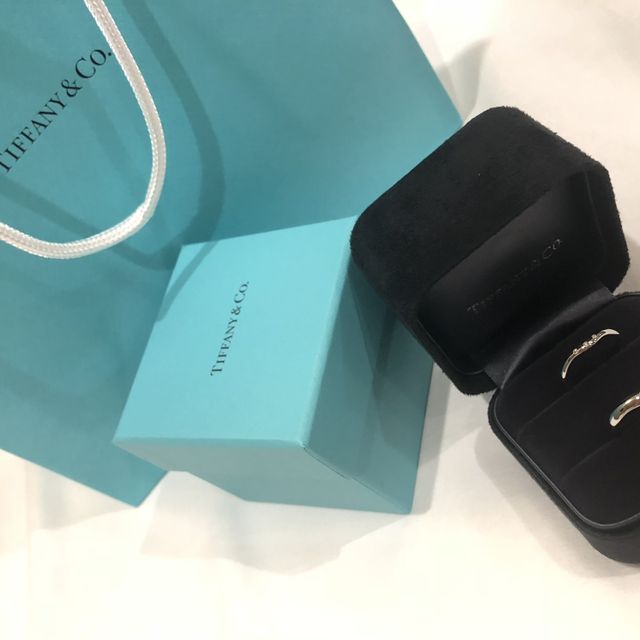 【ティファニー(Tiffany & Co.)の口コミ】 仕事中もずっとつけていられるシンプルなデザインが良く、探していたとこ…