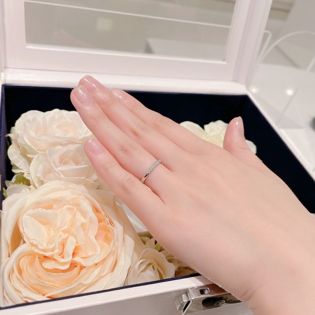 【4℃ BRIDAL(ヨンドシーブライダル)の口コミ】 最初はネットでみてウェーブ形状が可愛いなと思ってたけど、実際付けてみ…