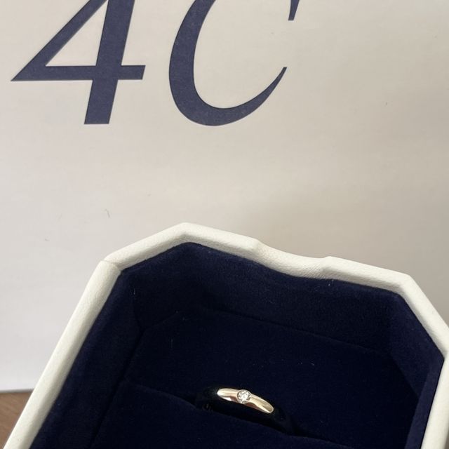 【4℃ BRIDAL(ヨンドシーブライダル)の口コミ】 プラチナだけではなく、シャンパンゴールドや他の色も揃えており、自分は…