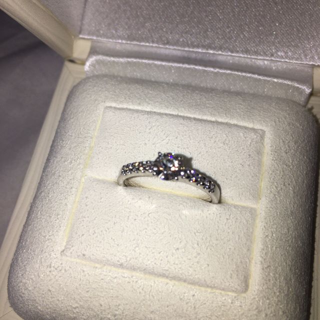 【MIKIMOTO(ミキモト)の口コミ】 事前にネットで調べて、気になるデザインの物を2点見せて頂きました。石が…