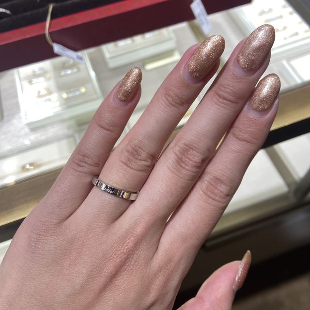 【カルティエ(Cartier)の口コミ】 デザインが可愛いです。
少し太さがあるので男性でも着けやすいかと思いま…