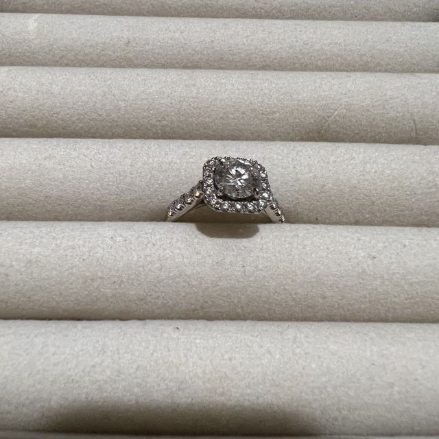 【ケイウノ ブライダル(K.UNO BRIDAL)の口コミ】 妻が自分好みの婚約指輪を作りたいということでフルオーダーで指輪を作り…